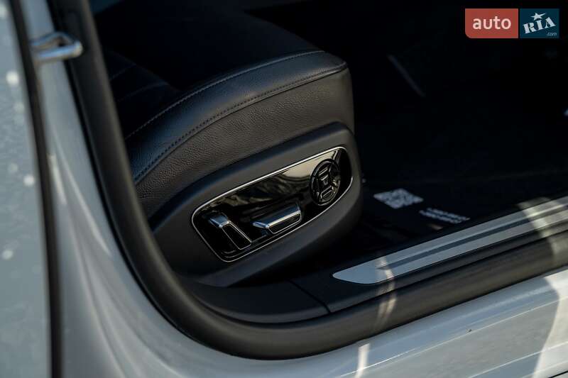 Седан Audi A8 2021 в Черновцах