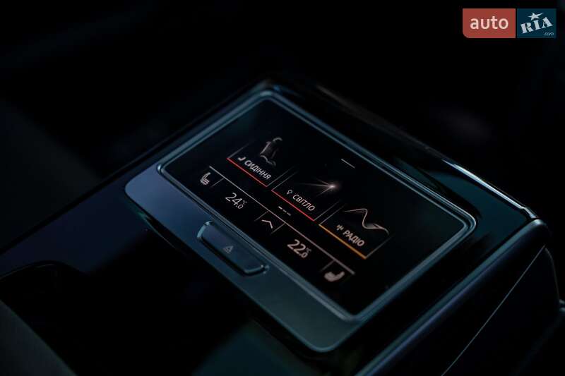 Седан Audi A8 2021 в Черновцах