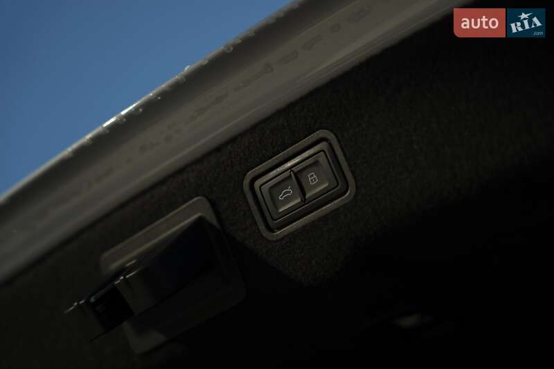 Седан Audi A8 2021 в Черновцах