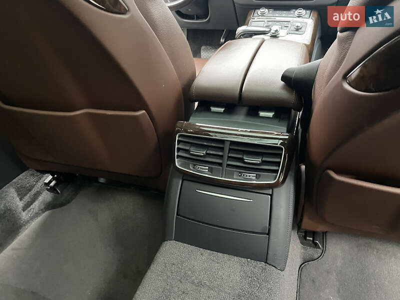 Седан Audi A8 2015 в Днепре