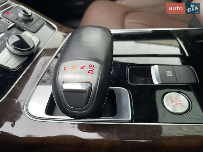 Седан Audi A8 2015 в Днепре