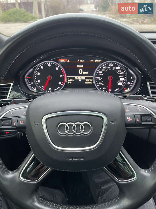 Седан Audi A8 2015 в Днепре