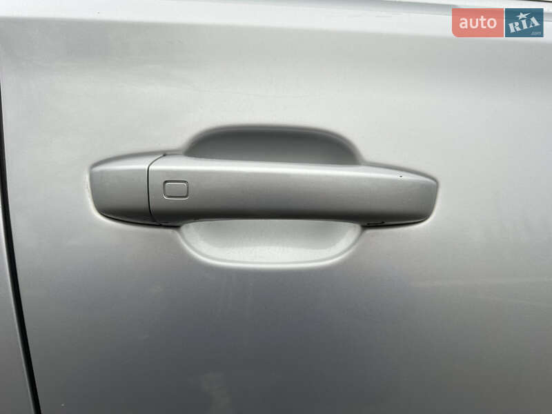 Седан Audi A8 2012 в Киеве