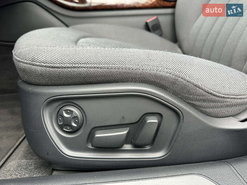 Седан Audi A8 2012 в Киеве