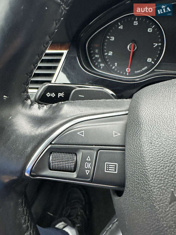 Седан Audi A8 2012 в Киеве