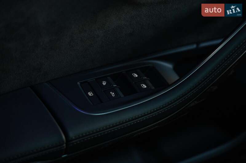 Седан Audi A8 2021 в Черновцах