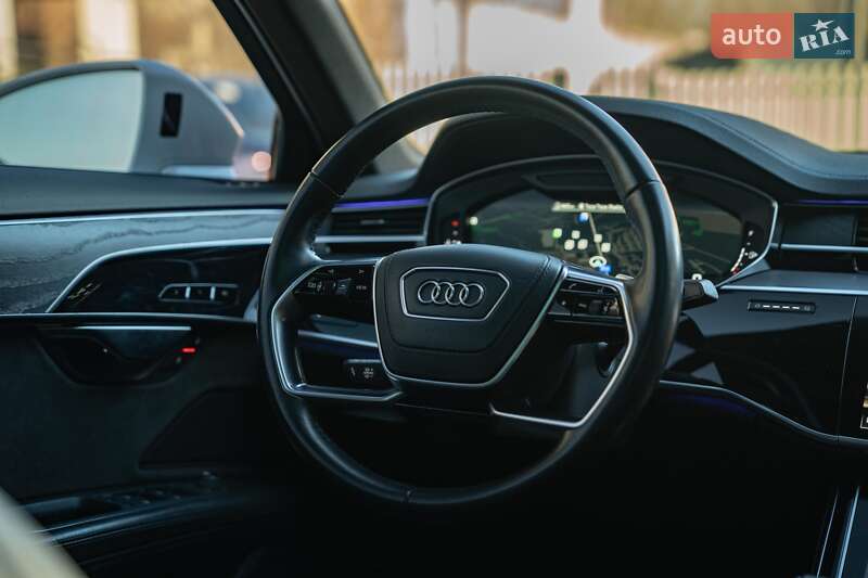 Седан Audi A8 2021 в Черновцах