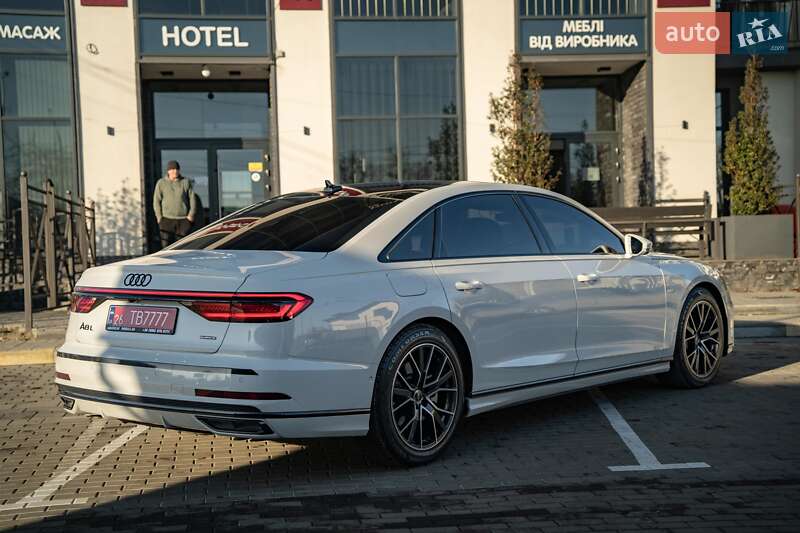 Седан Audi A8 2021 в Черновцах
