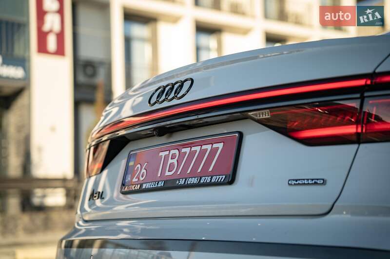 Седан Audi A8 2021 в Черновцах
