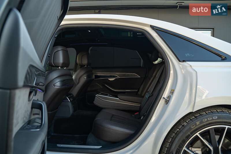 Седан Audi A8 2021 в Черновцах