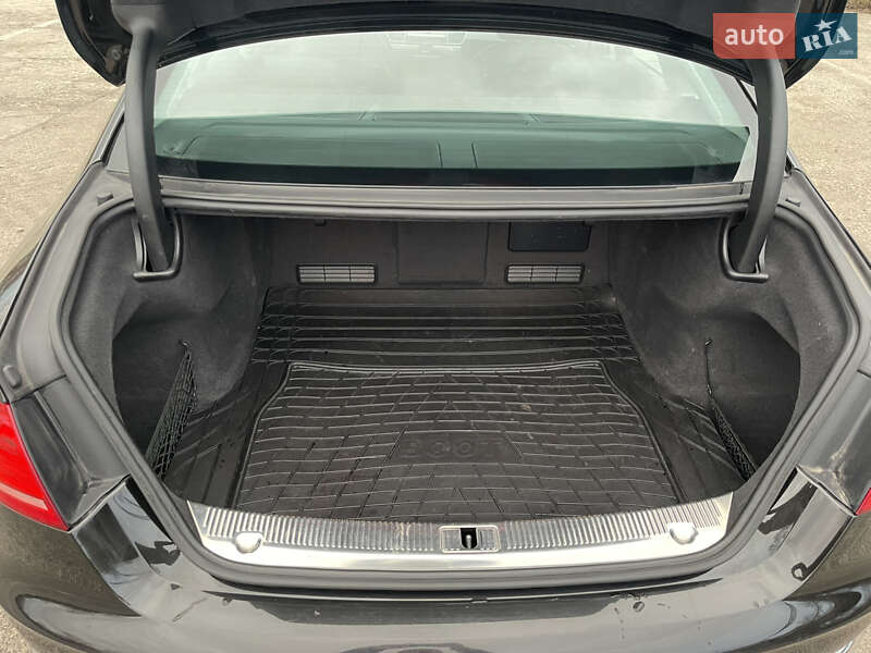 Седан Audi A8 2013 в Киеве
