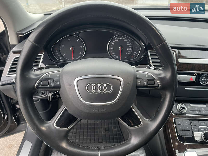 Седан Audi A8 2013 в Киеве