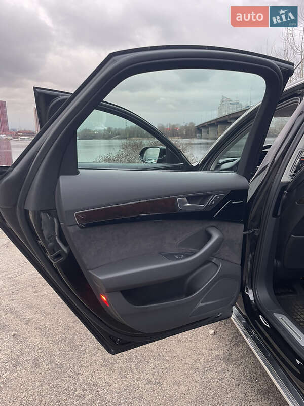 Седан Audi A8 2013 в Киеве