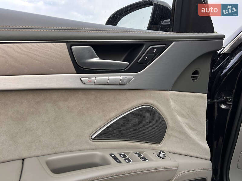 Седан Audi A8 2013 в Киеве