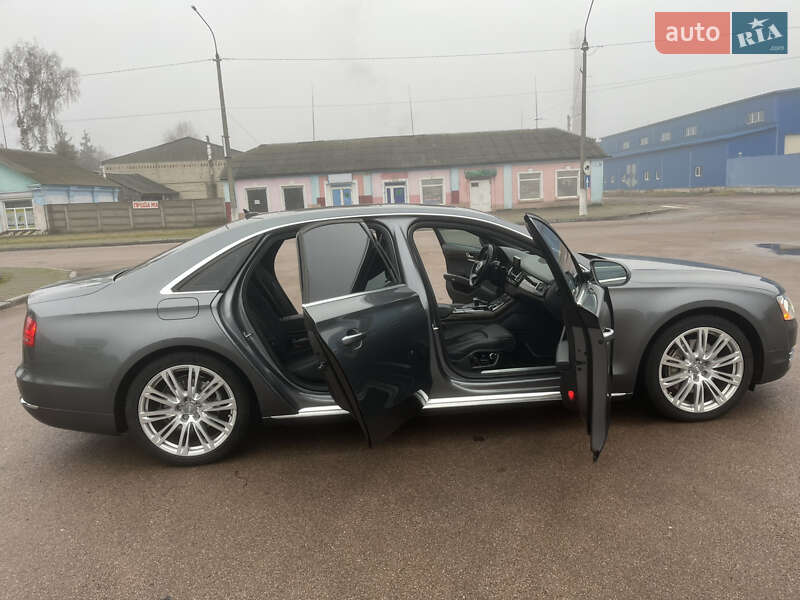 Седан Audi A8 2014 в Коростене