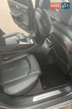 Седан Audi A8 2014 в Коростене
