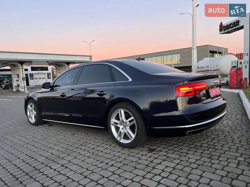 Седан Audi A8 2016 в Львові
