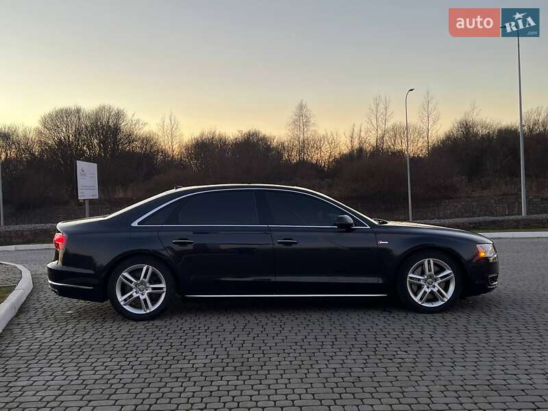 Седан Audi A8 2016 в Львові