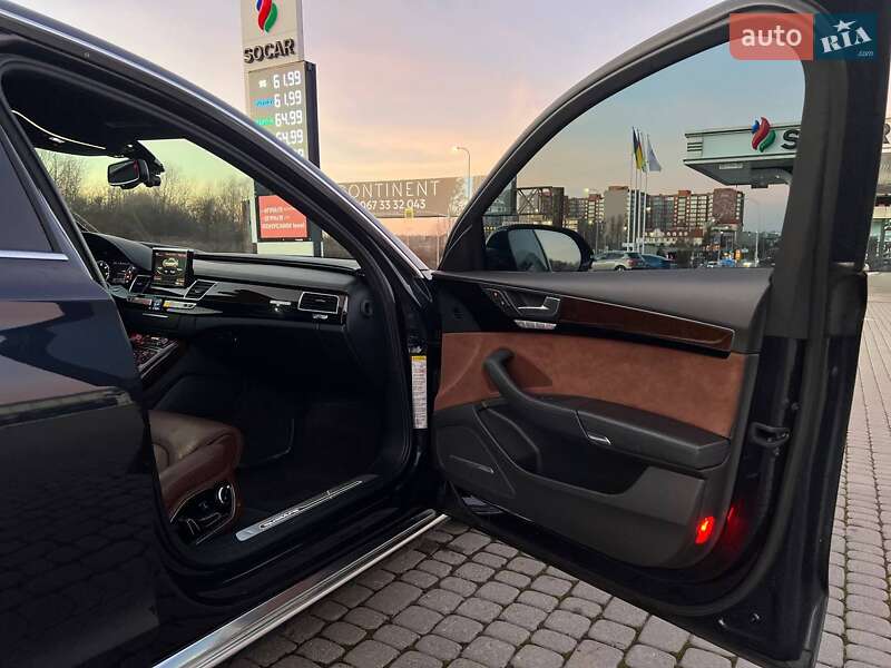 Седан Audi A8 2016 в Львові