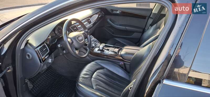 Седан Audi A8 2017 в Мукачево