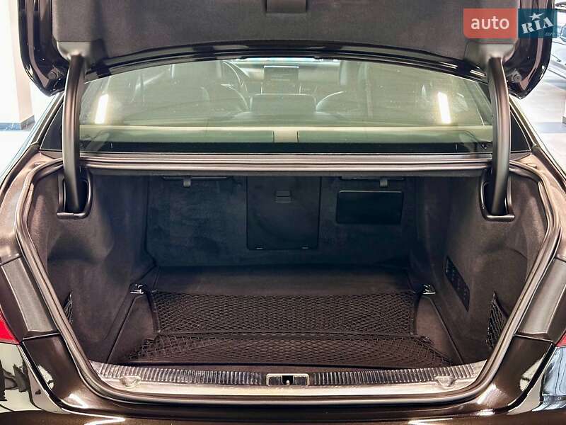 Седан Audi A8 2013 в Львове