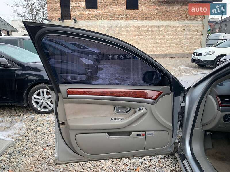 Седан Audi A8 2003 в Коломые