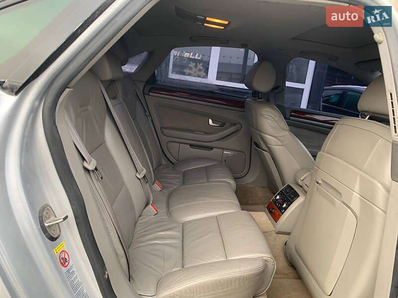Седан Audi A8 2003 в Коломые