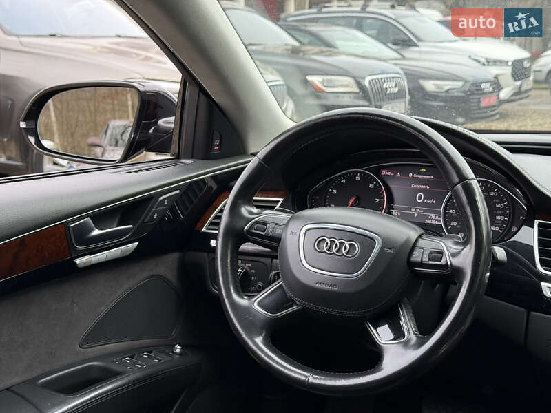 Седан Audi A8 2012 в Черновцах