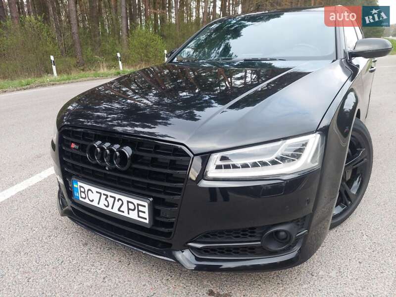 Седан Audi A8 2015 в Буске