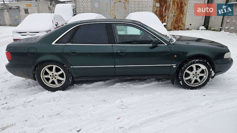 Седан Audi A8 1995 в Киеве