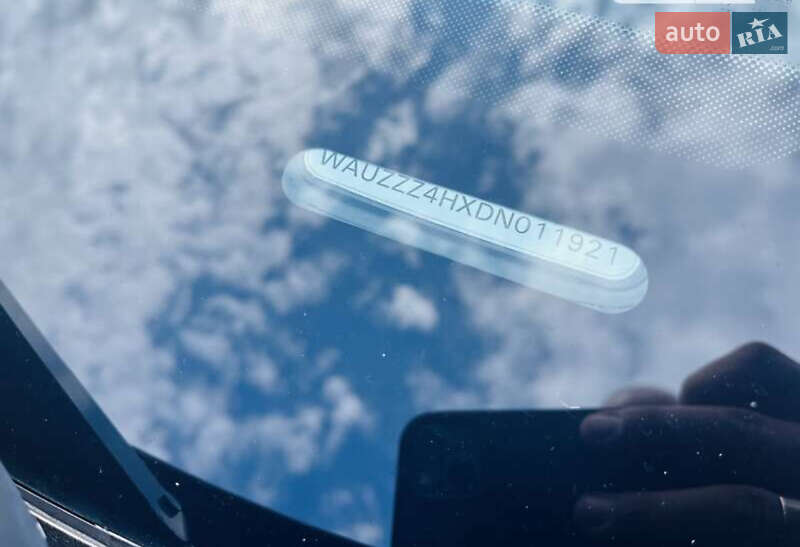 Седан Audi A8 2012 в Львове