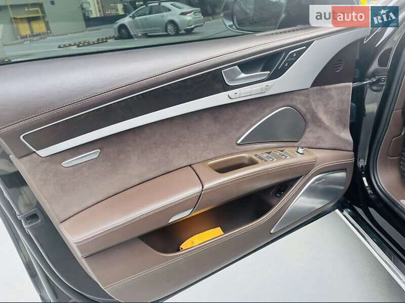 Седан Audi A8 2012 в Львове