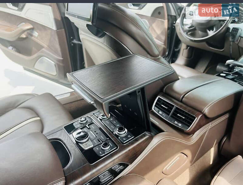 Седан Audi A8 2012 в Львове