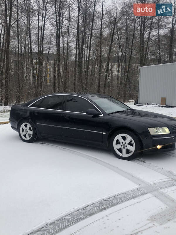 Седан Audi A8 2004 в Буче