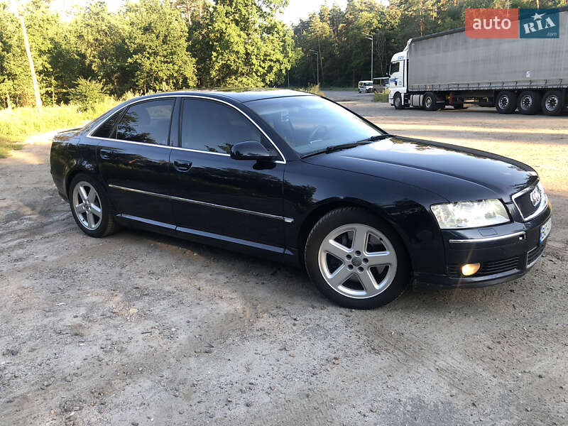 Седан Audi A8 2004 в Буче