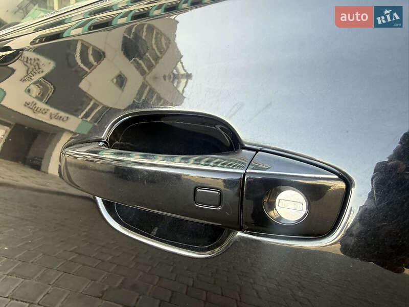 Седан Audi A8 2012 в Одессе