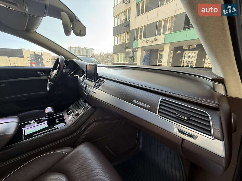 Седан Audi A8 2012 в Одессе