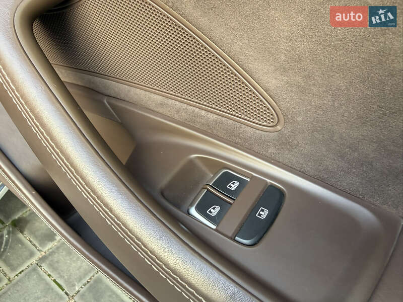 Седан Audi A8 2012 в Одессе