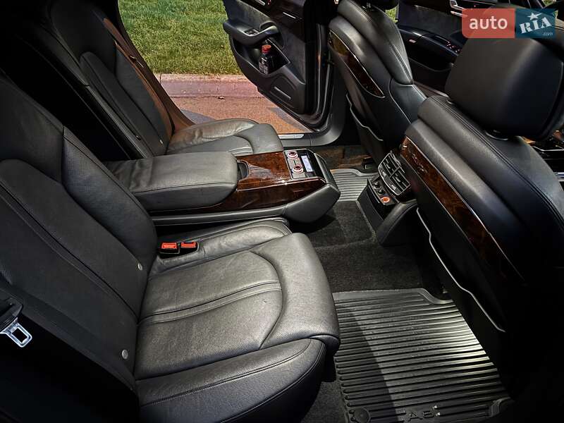 Седан Audi A8 2013 в Одессе