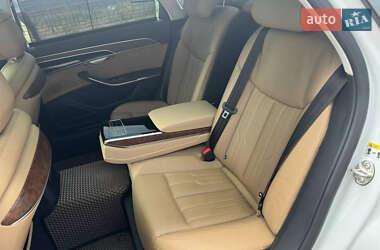 Седан Audi A8 2018 в Киеве