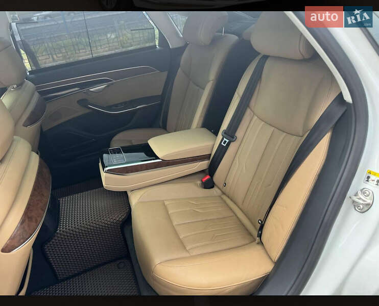 Седан Audi A8 2018 в Киеве