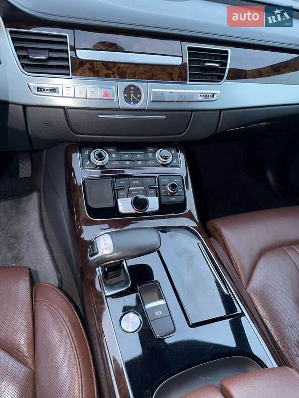 Седан Audi A8 2013 в Луцке