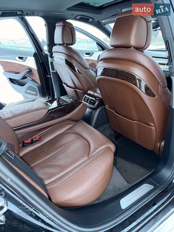 Седан Audi A8 2013 в Луцке