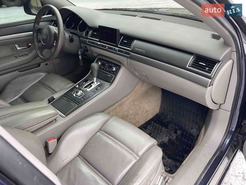 Седан Audi A8 2004 в Полтаве