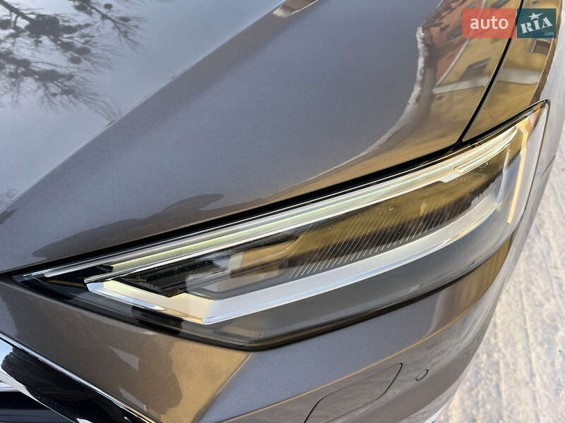Седан Audi A8 2019 в Львове