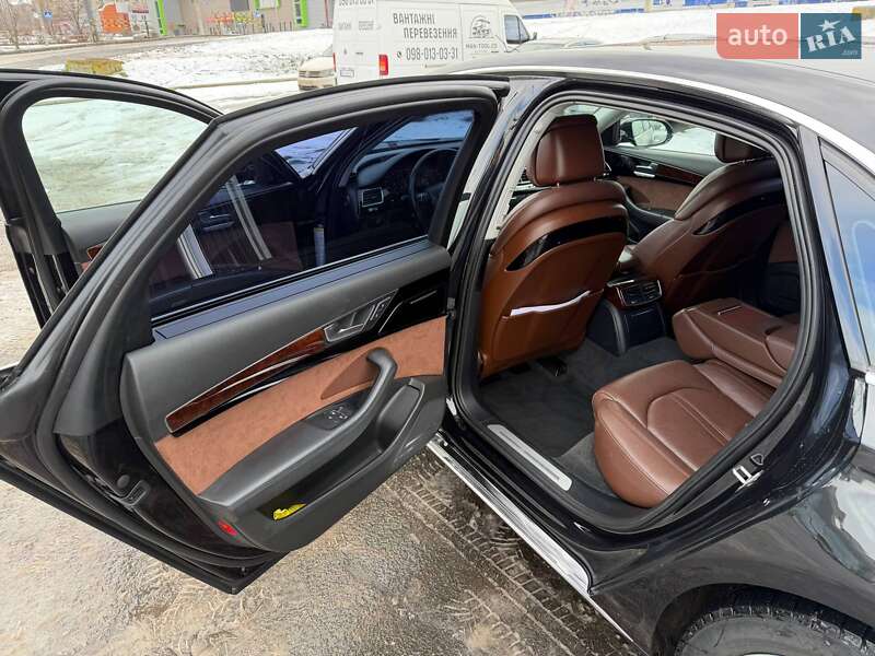 Седан Audi A8 2012 в Кривом Роге
