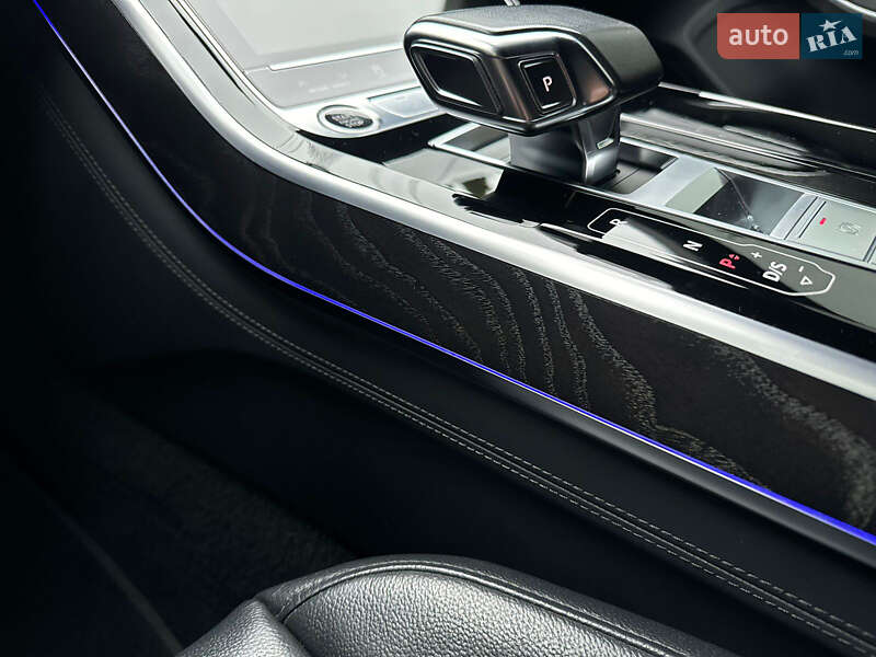 Седан Audi A8 2021 в Днепре