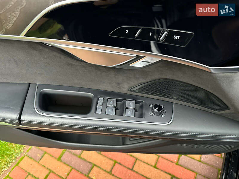 Седан Audi A8 2021 в Днепре