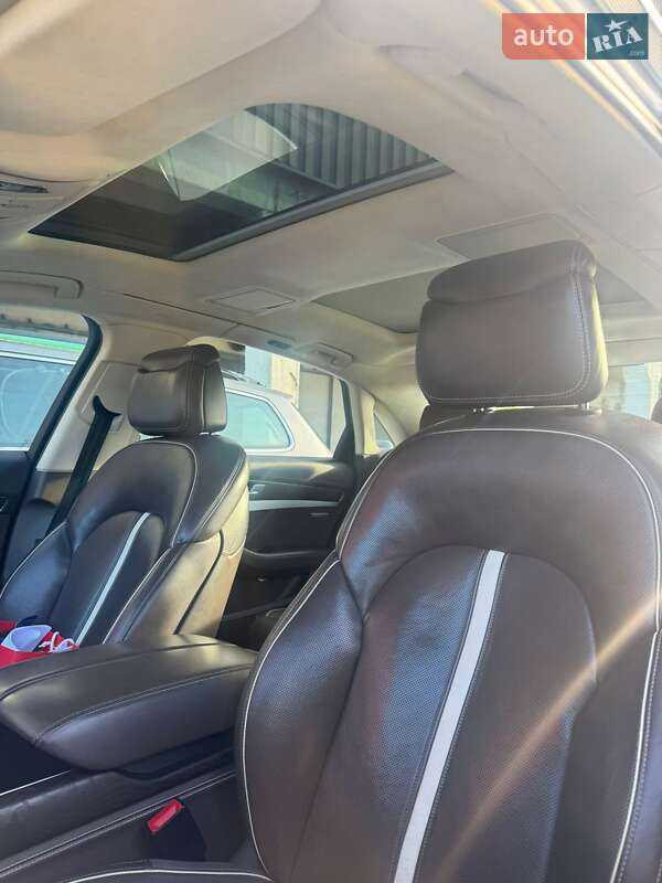 Седан Audi A8 2014 в Ужгороде