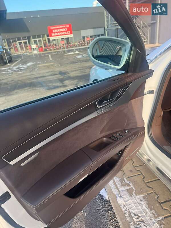 Седан Audi A8 2014 в Ужгороде